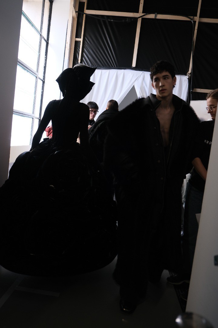 Chen Peng F/W 23 Show backstage visual
